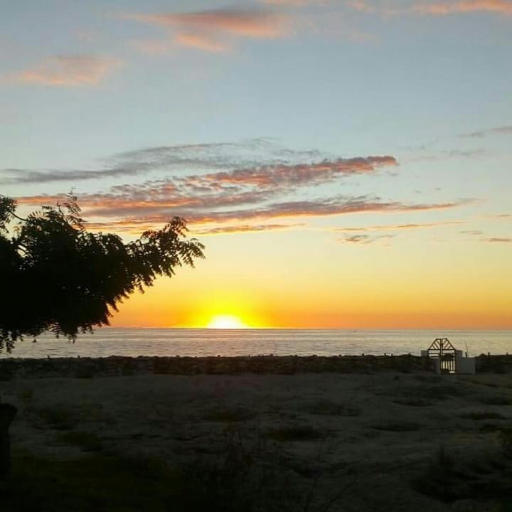 Aux 2 Metis Hotel Toliara Buitenkant foto