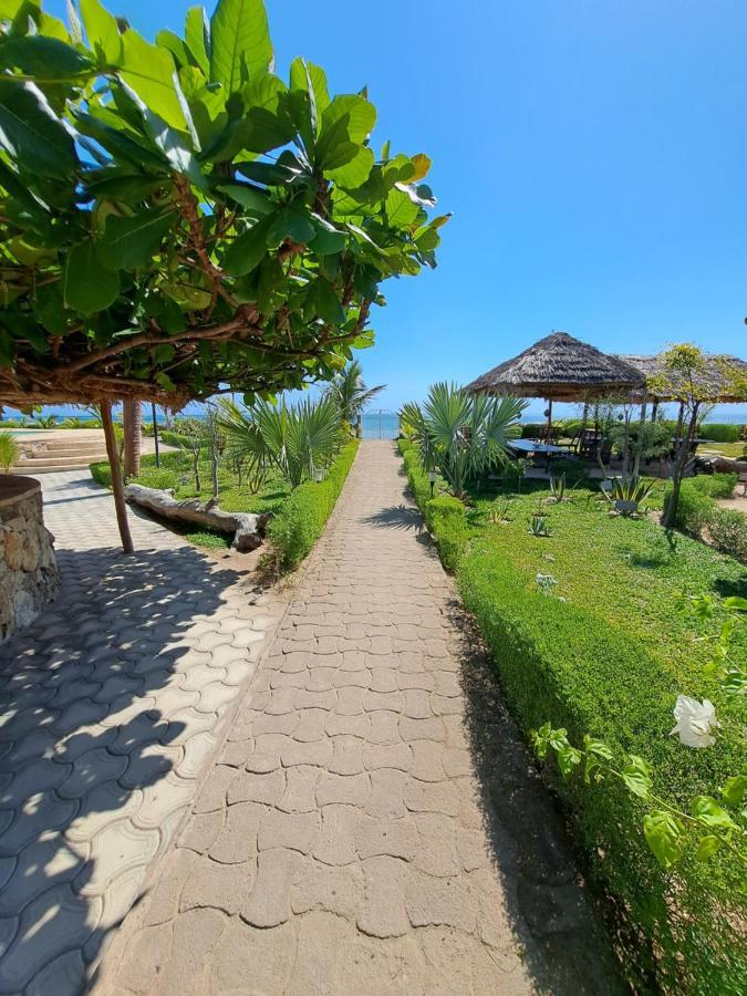Aux 2 Metis Hotel Toliara Buitenkant foto