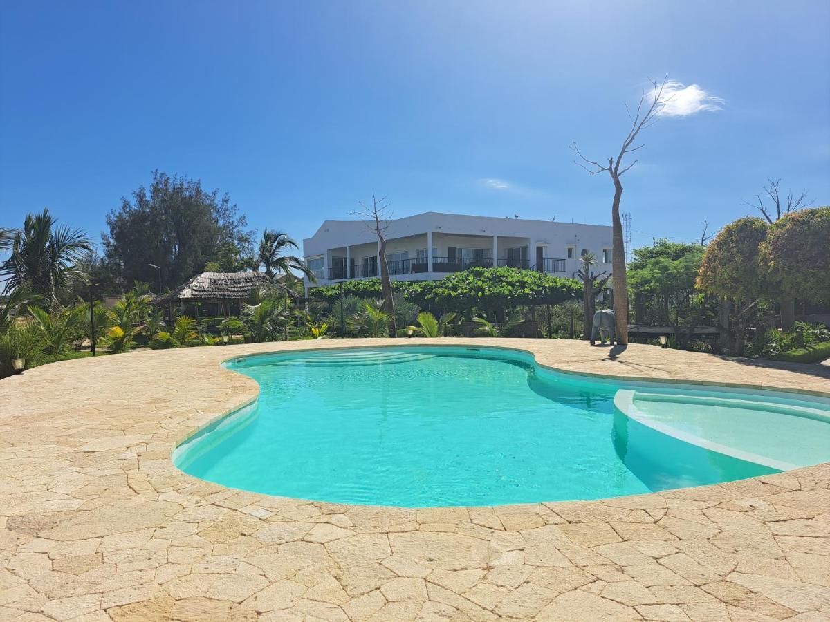 Aux 2 Metis Hotel Toliara Buitenkant foto