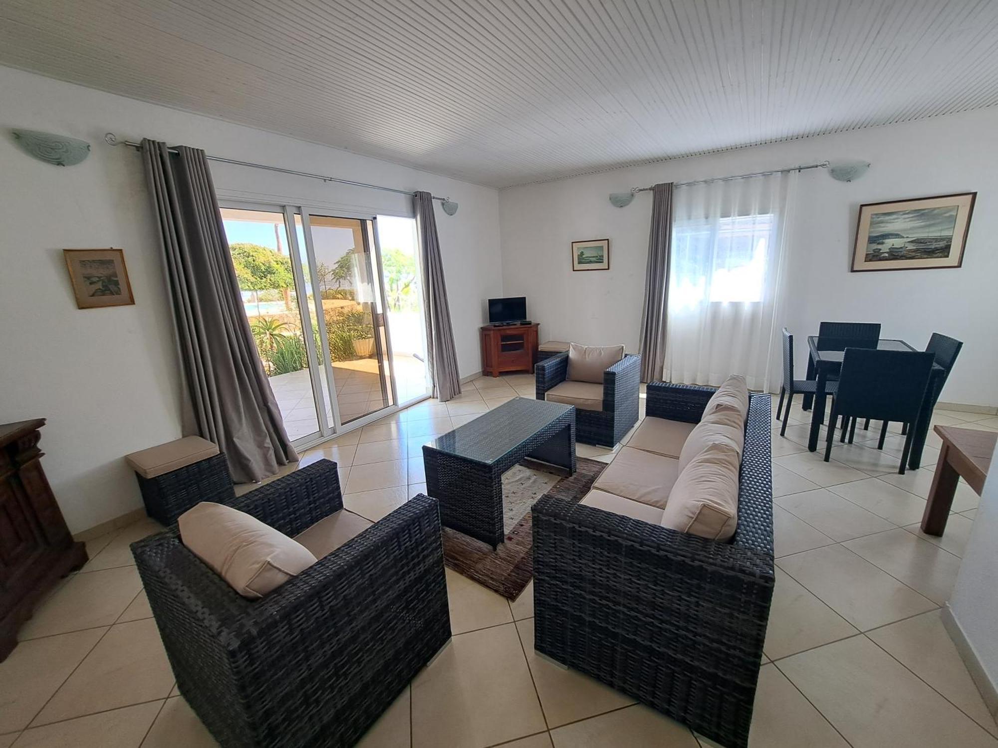 Aux 2 Metis Hotel Toliara Buitenkant foto