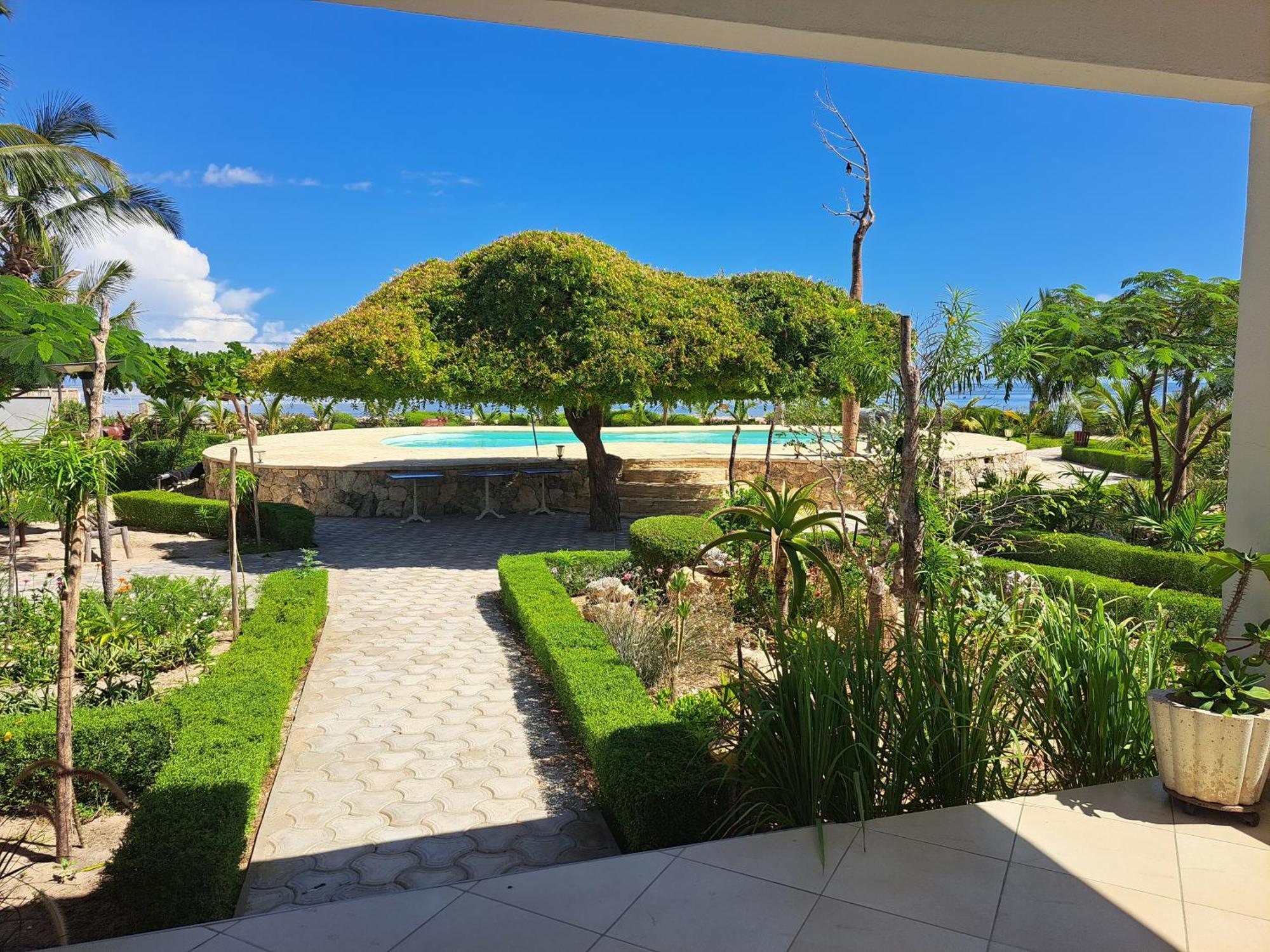 Aux 2 Metis Hotel Toliara Buitenkant foto